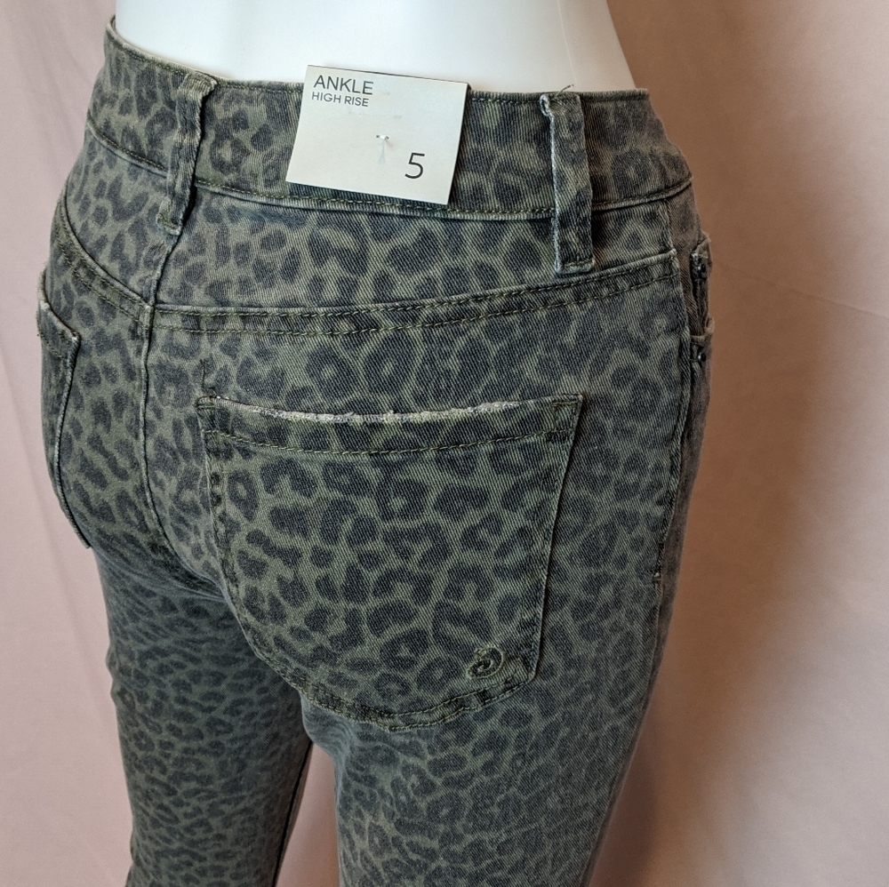 Indigo Rein Leopard Print High Rise Skinny Jeans - Picture 5 of 10